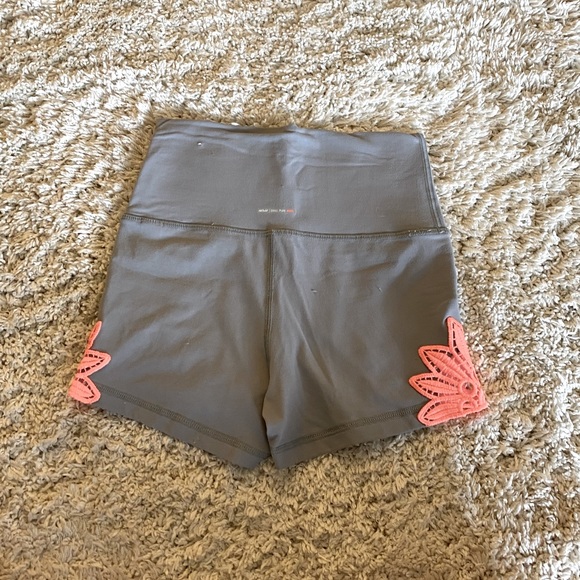 yoga shorts - Picture 2 of 2